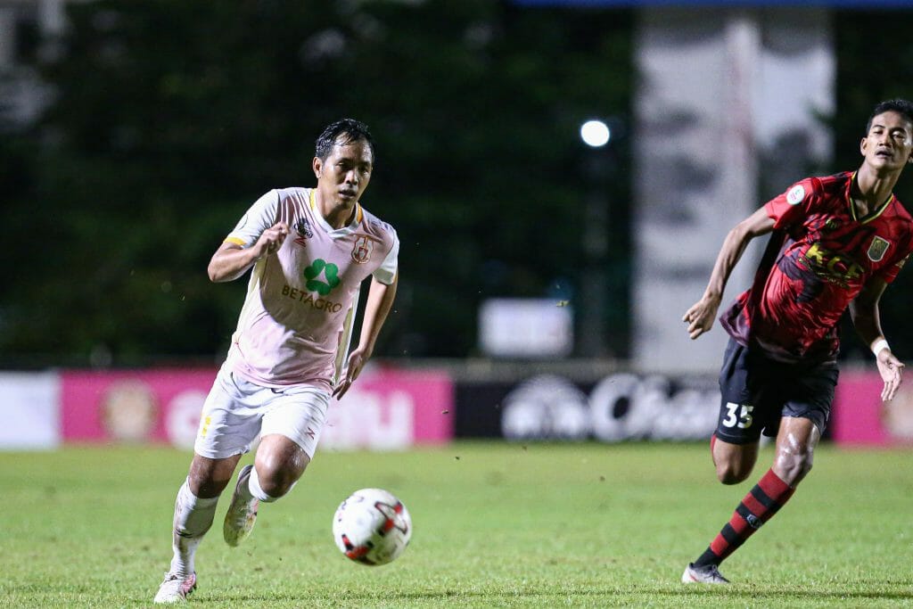 “ตุ้ย” ศิริศักดิ์ มัสบูงอ นักเตะมากประสบการณ์ เปิดรับทุกข้อเสนอ ทุกทีม หลังแยกทางกับ “ราชันโคขาว”