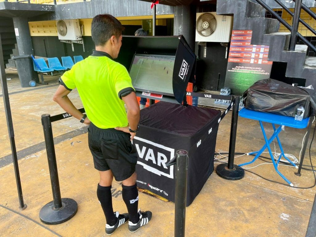 เล่าฮิมสนาม : VAR (Video Assistant Referee)